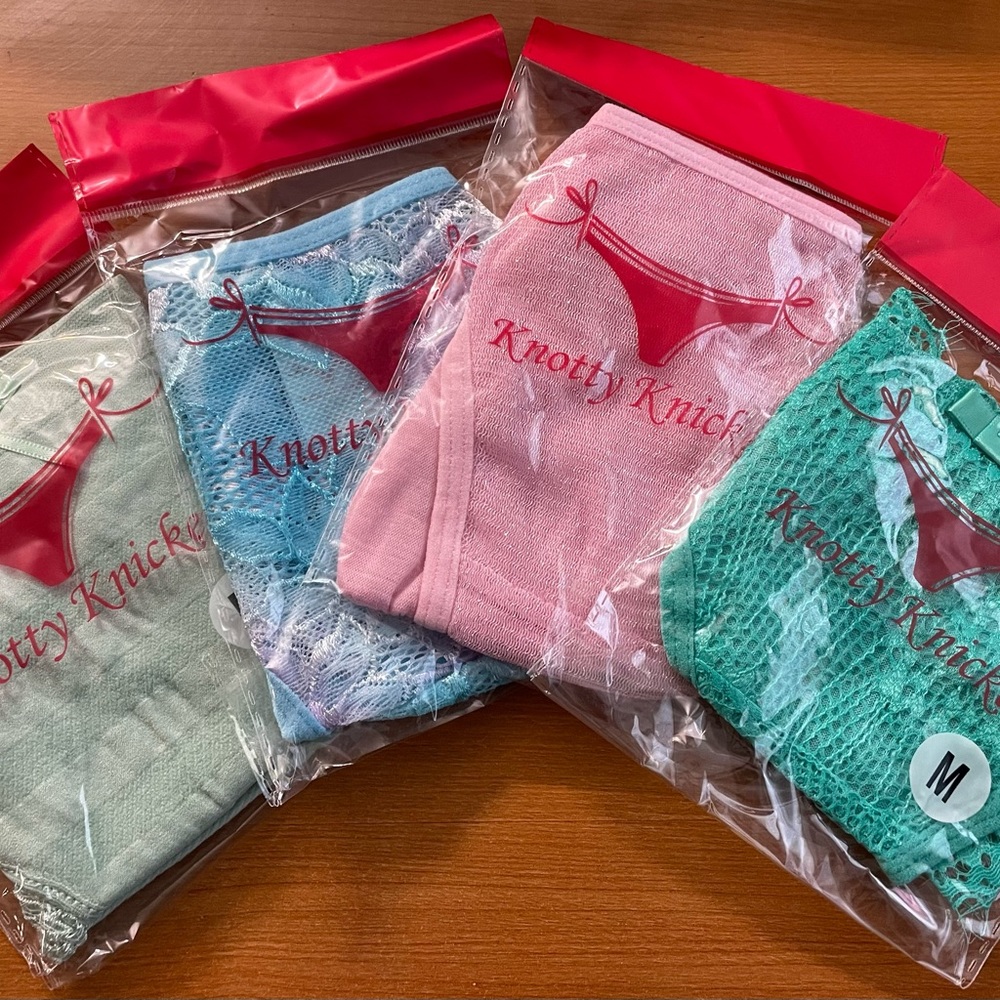 BNIB - 4 pairs of woman’s MEDIUM knotty Knickers.